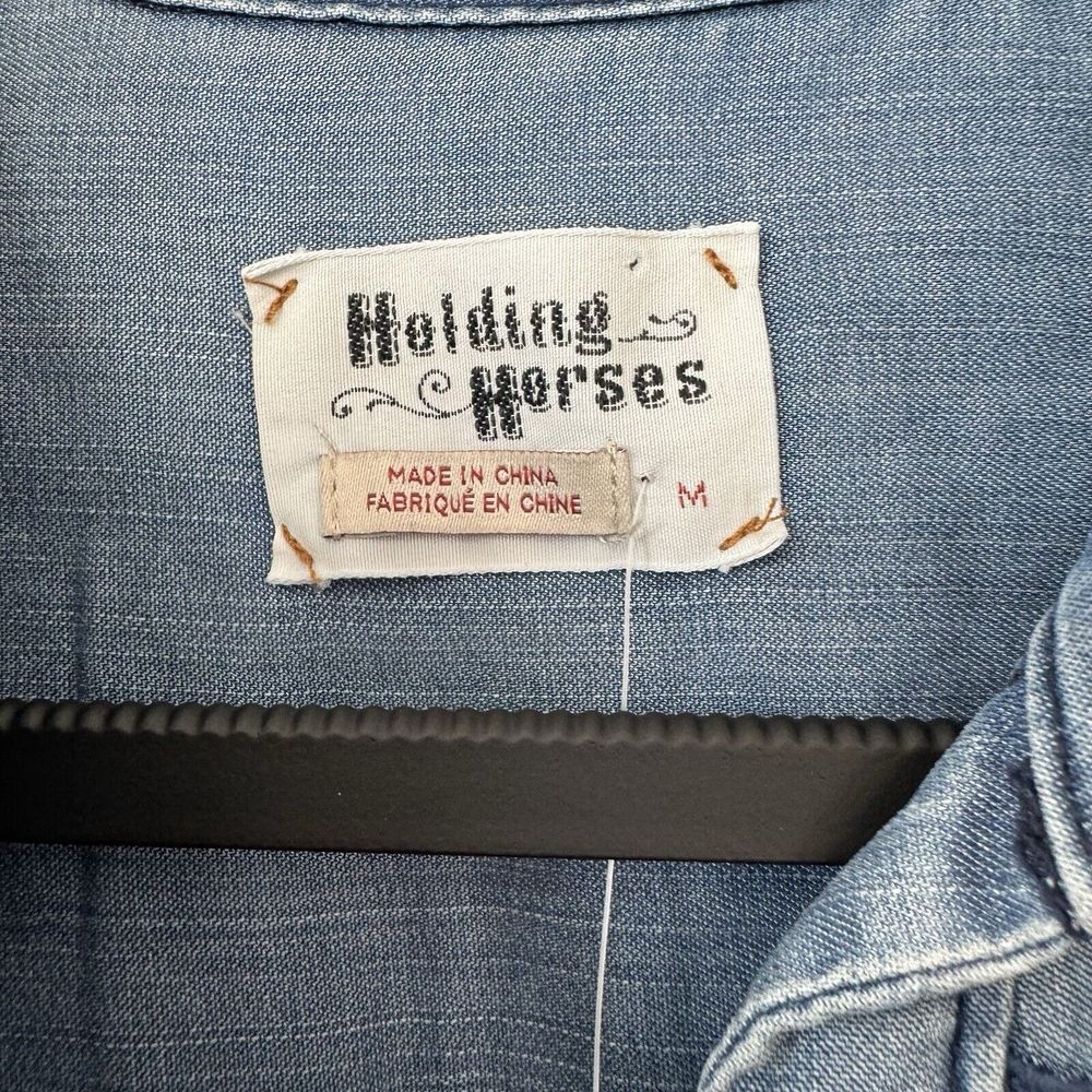 NWT Holding Horses Medium Blue Chambray Embroidered Long Sleeve‎ Button Up Shirt - Picture 4 of 8